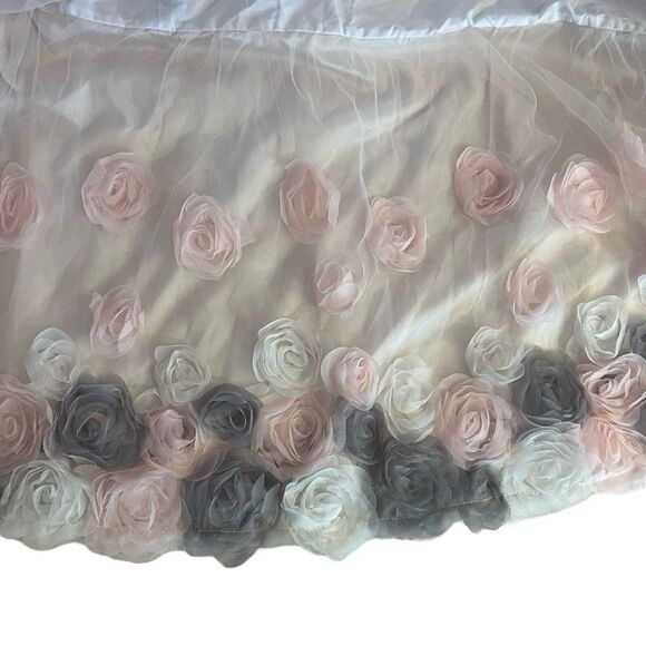 The Peanutshell 2 Piece Bedding Set Pale Pink Gray 3D Flowers Floral Quilt Skirt - Picture 6 of 11